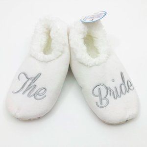 NWT Snoozies Women's The Bride Slippers Non Skid Soles White Small 5/6